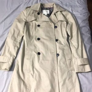 Classic women’s fitted trench coat